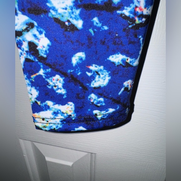 New Agstract Apparel leggings in vibrant colors, blue white red size medium - Picture 3 of 6